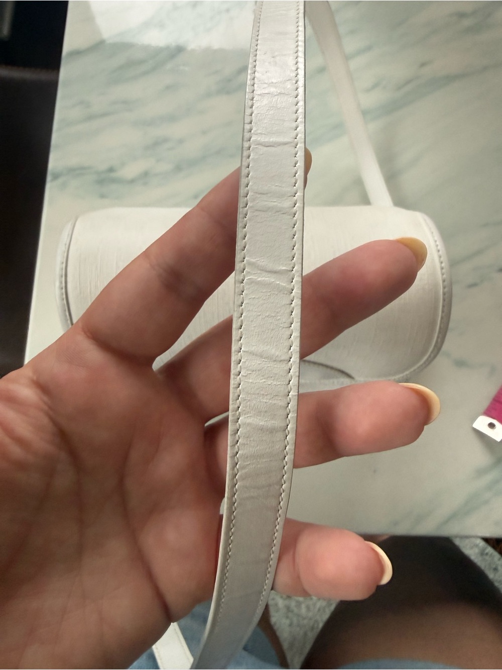 Vintage Gucci White Crossbody Bag with Gold Hardware - Picture 5 of 15